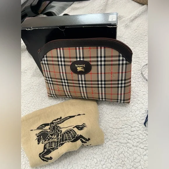 Burberry pouch like new - Picture 11 of 11